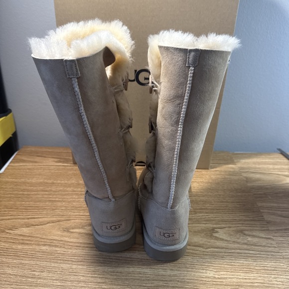 UGG W Bailey Button Triplet II Women's Boot, Size 8 Sand - Picture 7 of 13